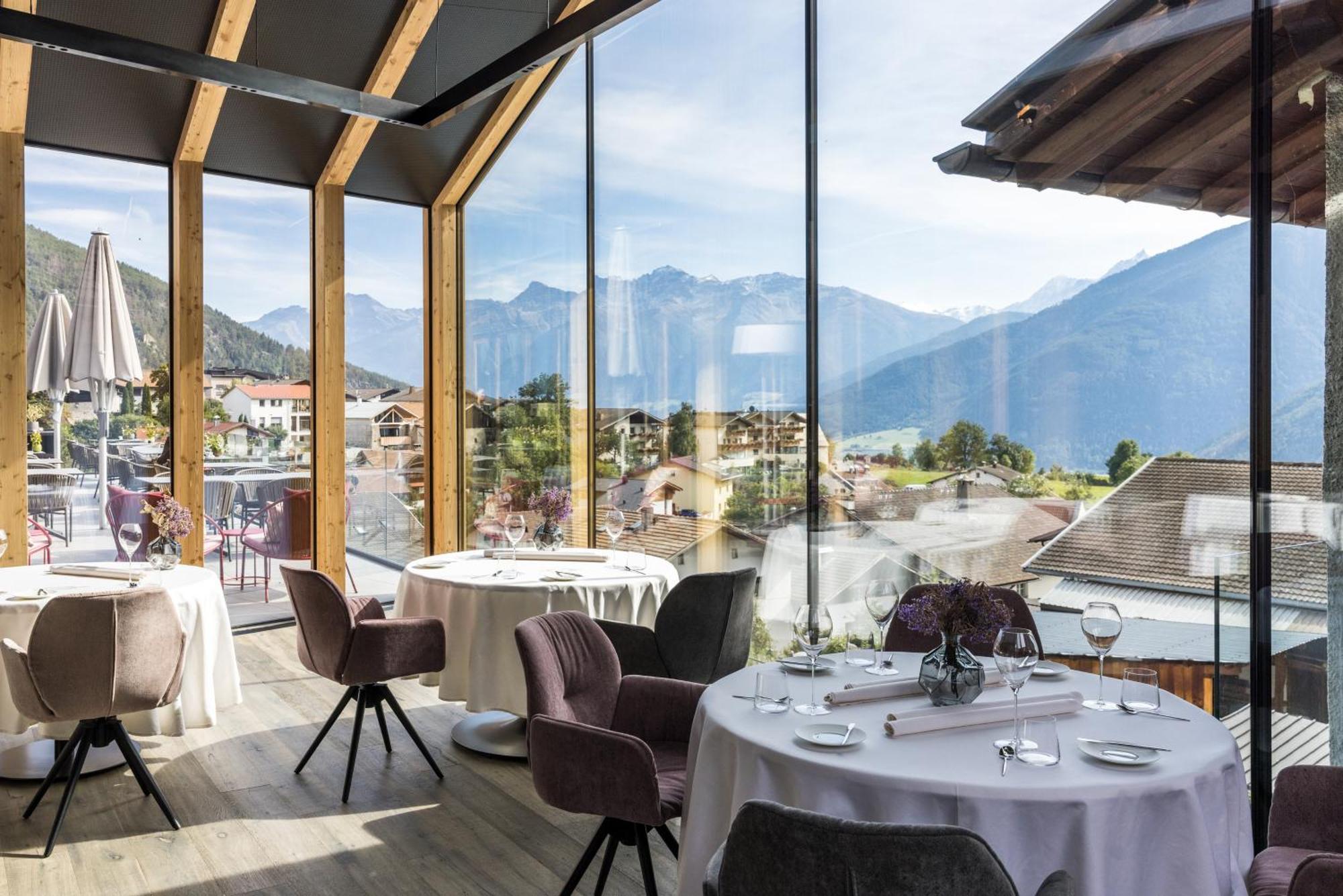 Hotel Weisses Kreuz Burgusio Esterno foto