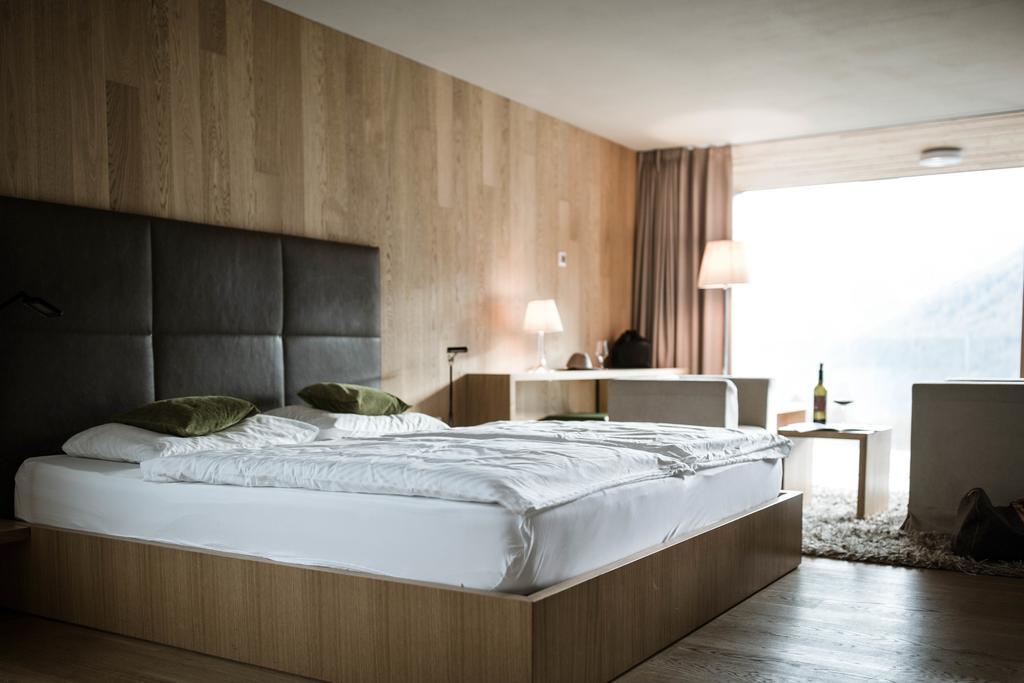 Hotel Weisses Kreuz Burgusio Esterno foto