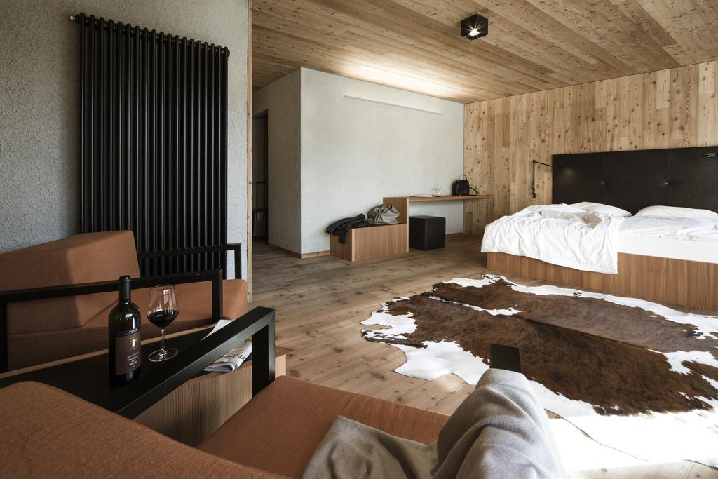 Hotel Weisses Kreuz Burgusio Esterno foto