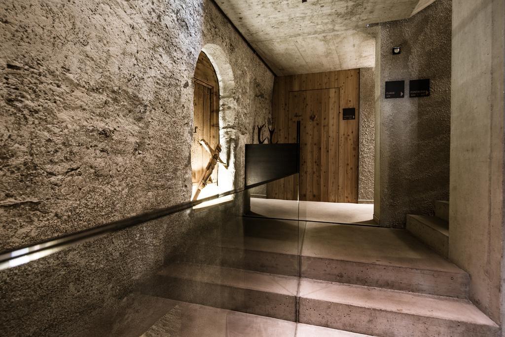 Hotel Weisses Kreuz Burgusio Esterno foto